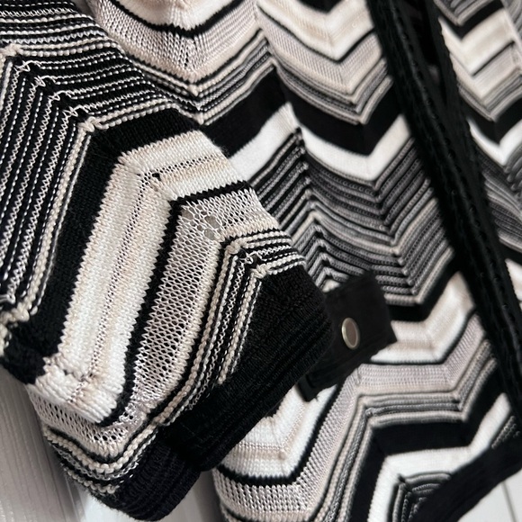 White House Black Market Chevron Cardigan in Black, White and Tan - Picture 4 of 8